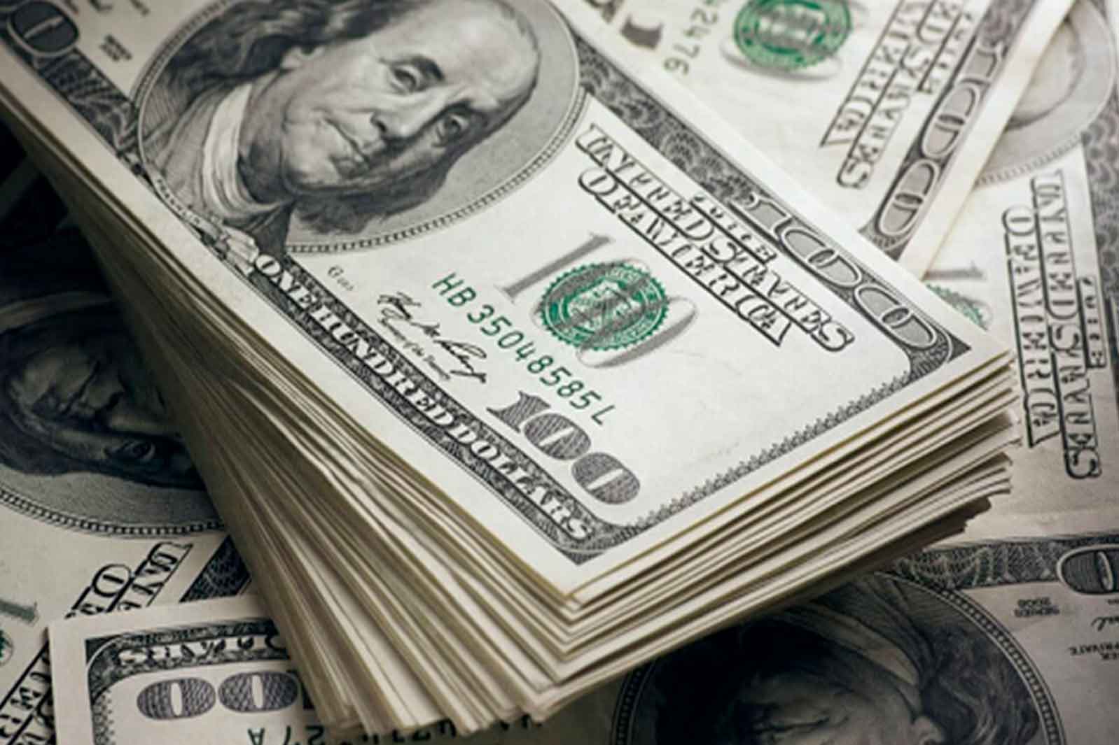 Dólar reforça a alta aos R$4,925