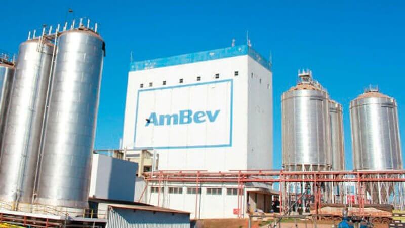 Ambev (ABEV3) reporta lucro líquido de R$6,89 bi no 4º trimestre, alta de 63%