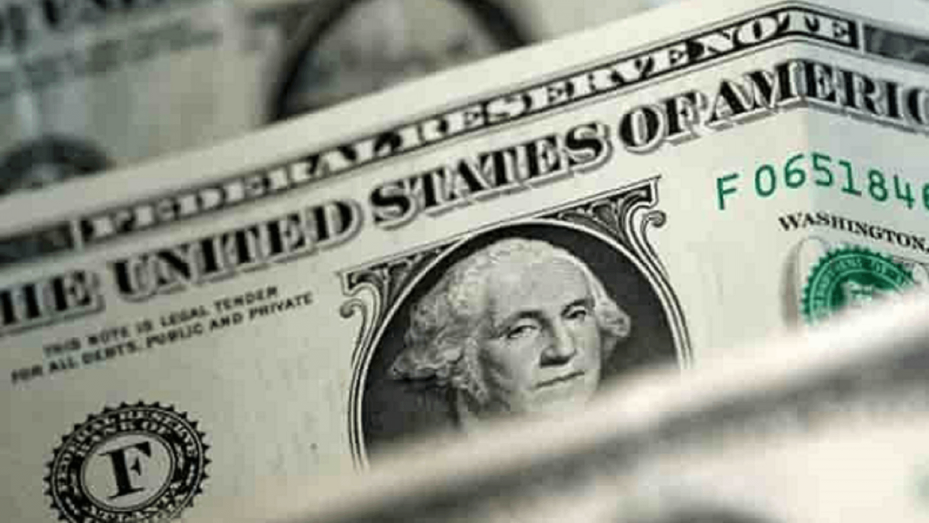 Dólar fecha a semana em alta de 1,44%