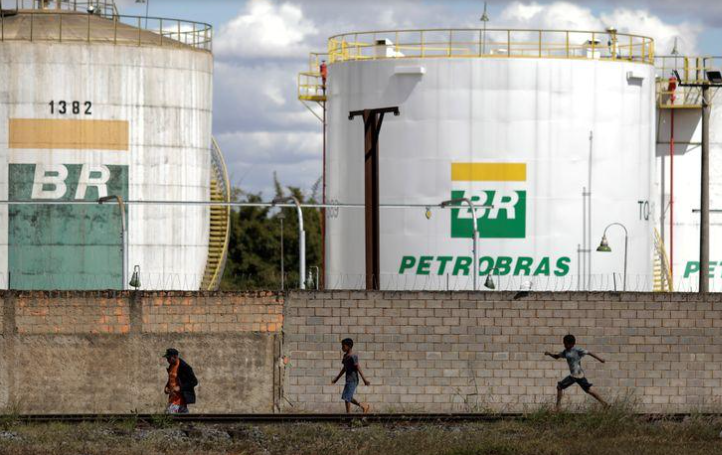 Petrobras (PETR4) reduz processamento em refinarias a menos de 70%