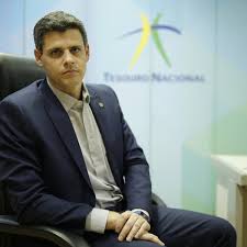 Com parâmetros atuais, Brasil volta a ter superávit primário entre 2026 e 2027, diz Funchal