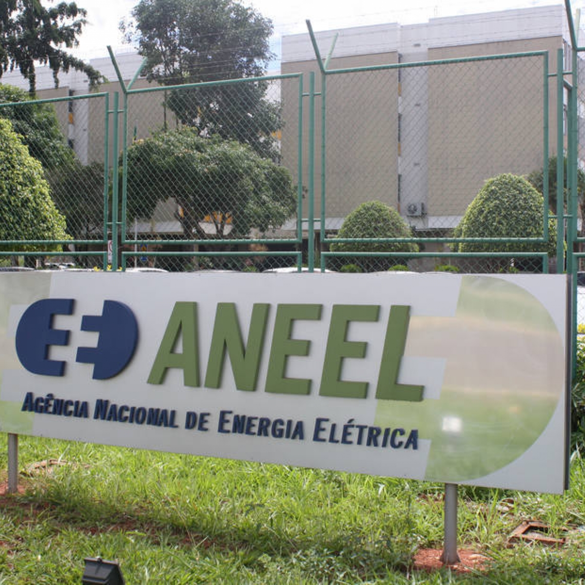 Aneel limita dividendos de distribuidoras de energia incluindo Cemig e CEB