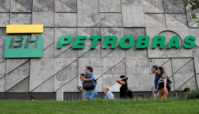 Petrobras (PETR4) perderá quatro diretores após saída de Castello Branco