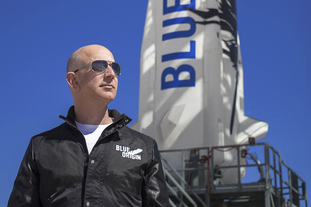Jeff Bezos, homem mais rico do mundo e ex-presidente da Amazon, realiza viagem ao espaço