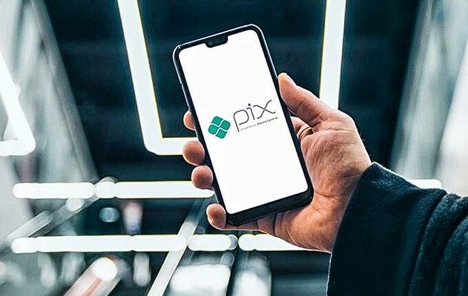 Pix ficará disponível em aplicativos de mensagens e compras; saiba como vai funcionar