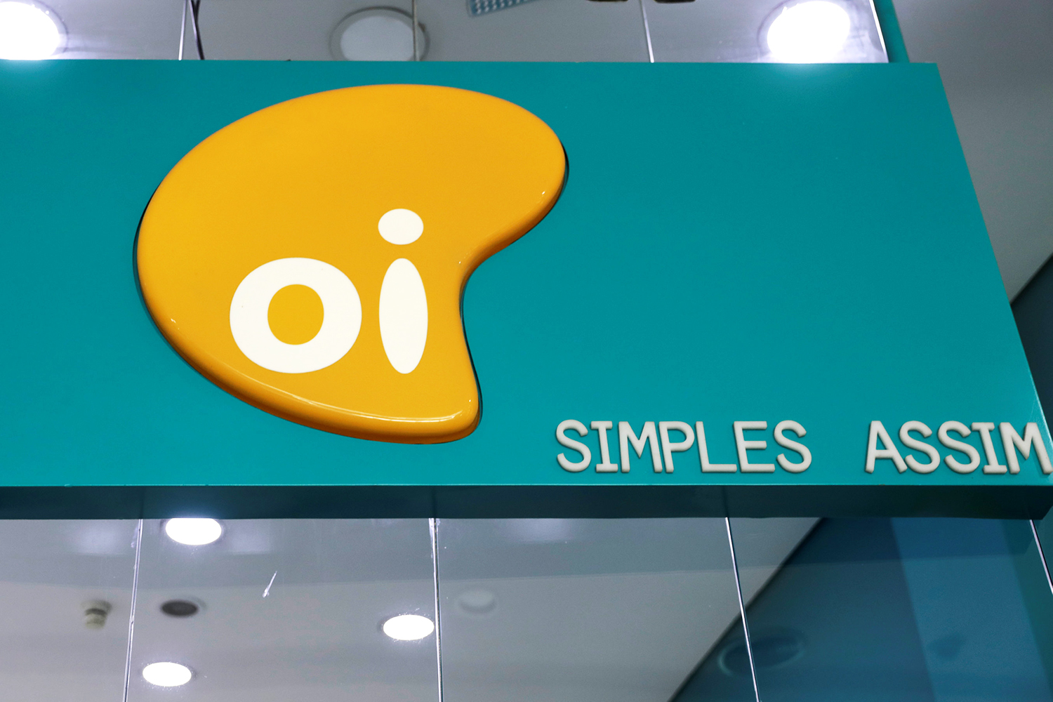 Oi (OIBR3 e OIBR4) faz leilão hoje para vender empresa de fibra óptica em R$ 12,9 bilhões