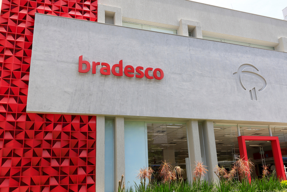 Bradesco (BBDC4) registra lucro líquido de R$ 5,974 bi; mesmo com lucro surpreendente, as ações do banco despecam