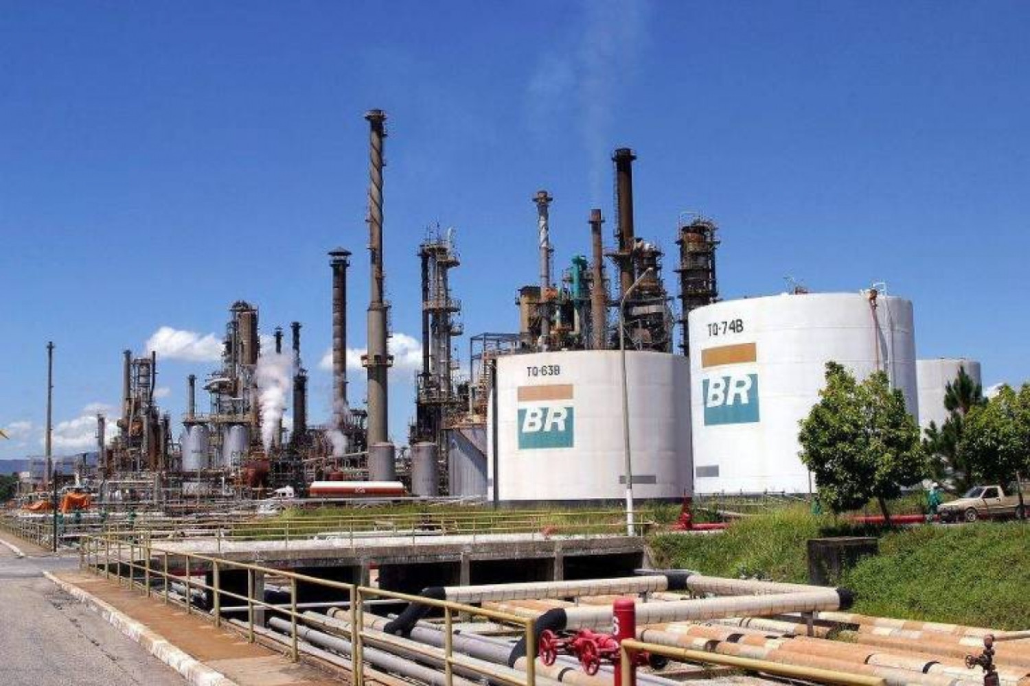 Petrobras (PETR4) fecha com a YPFB