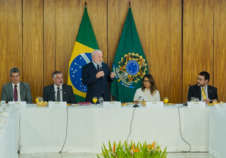 "Dificilmente chegaremos à meta de déficit zero em 2024", diz Lula