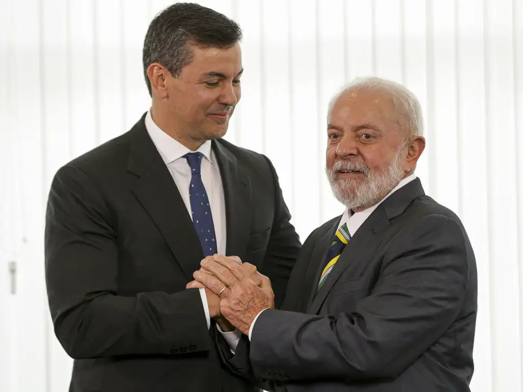 Lula e Santiago Peña discutem energia de Itaipu